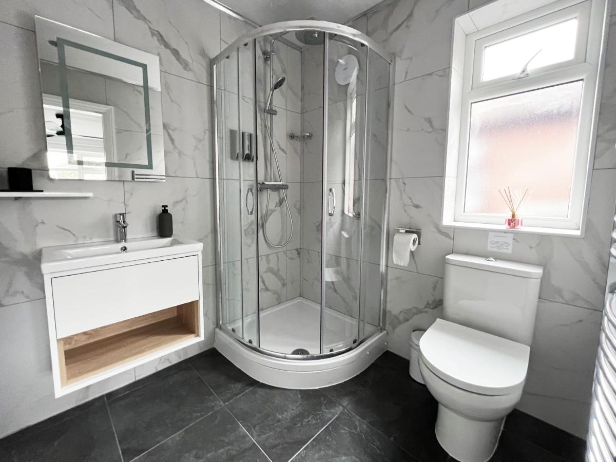 United Home B&B Salford  Ngoại thất bức ảnh