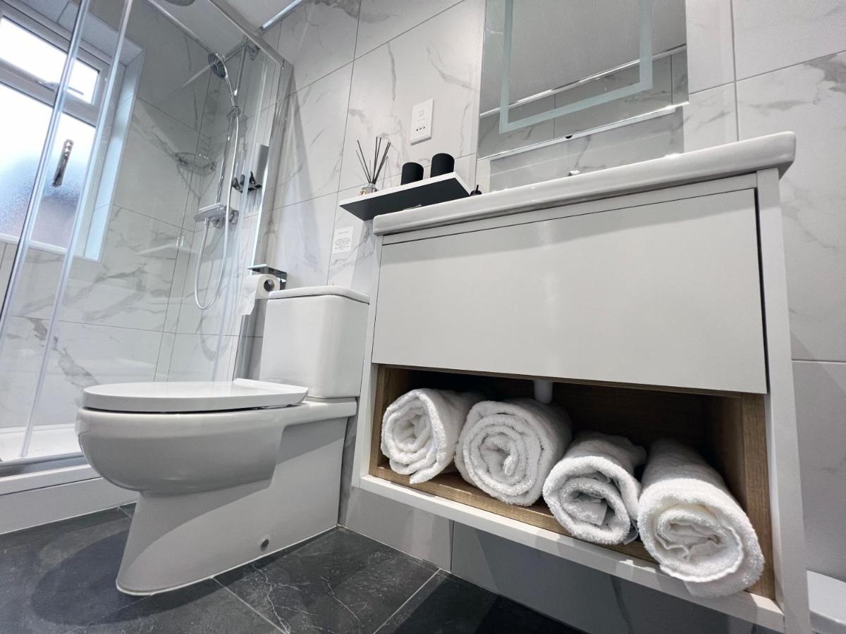 United Home B&B Salford  Ngoại thất bức ảnh