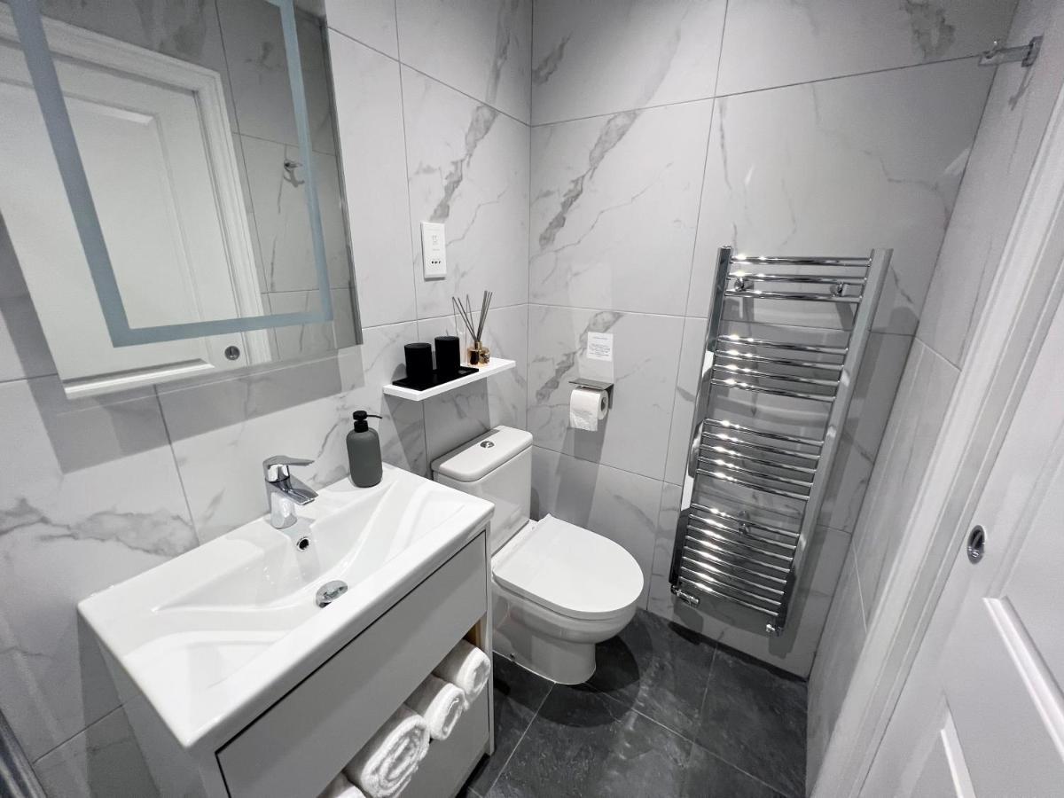 United Home B&B Salford  Ngoại thất bức ảnh