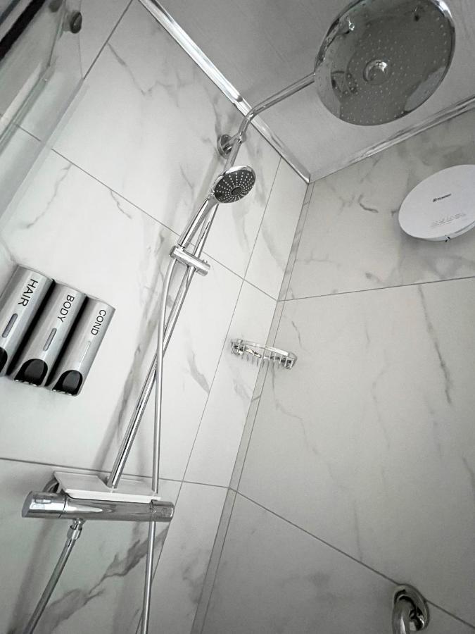 United Home B&B Salford  Ngoại thất bức ảnh