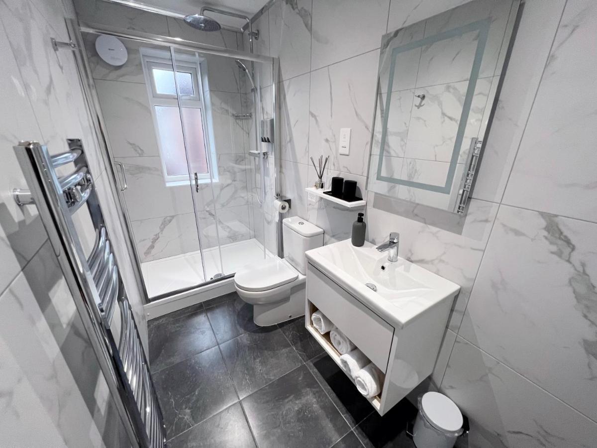 United Home B&B Salford  Ngoại thất bức ảnh