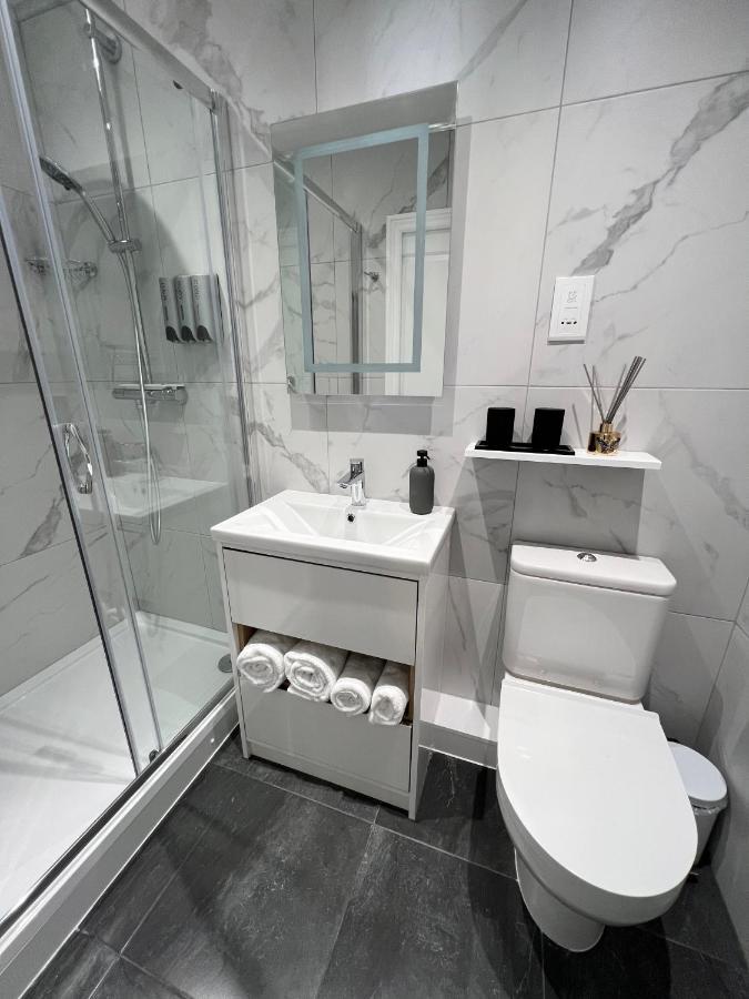 United Home B&B Salford  Ngoại thất bức ảnh
