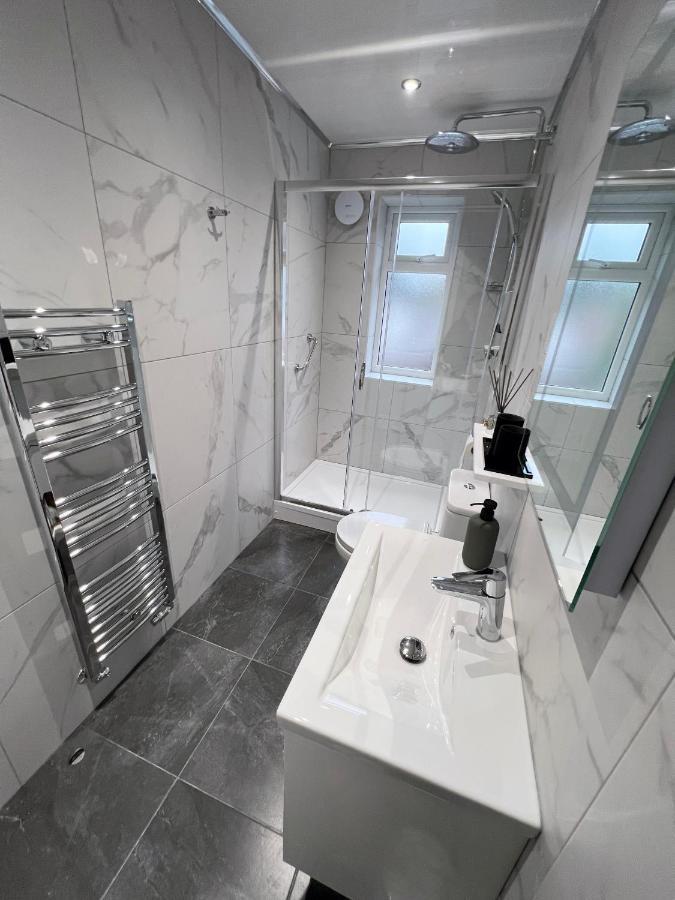 United Home B&B Salford  Ngoại thất bức ảnh