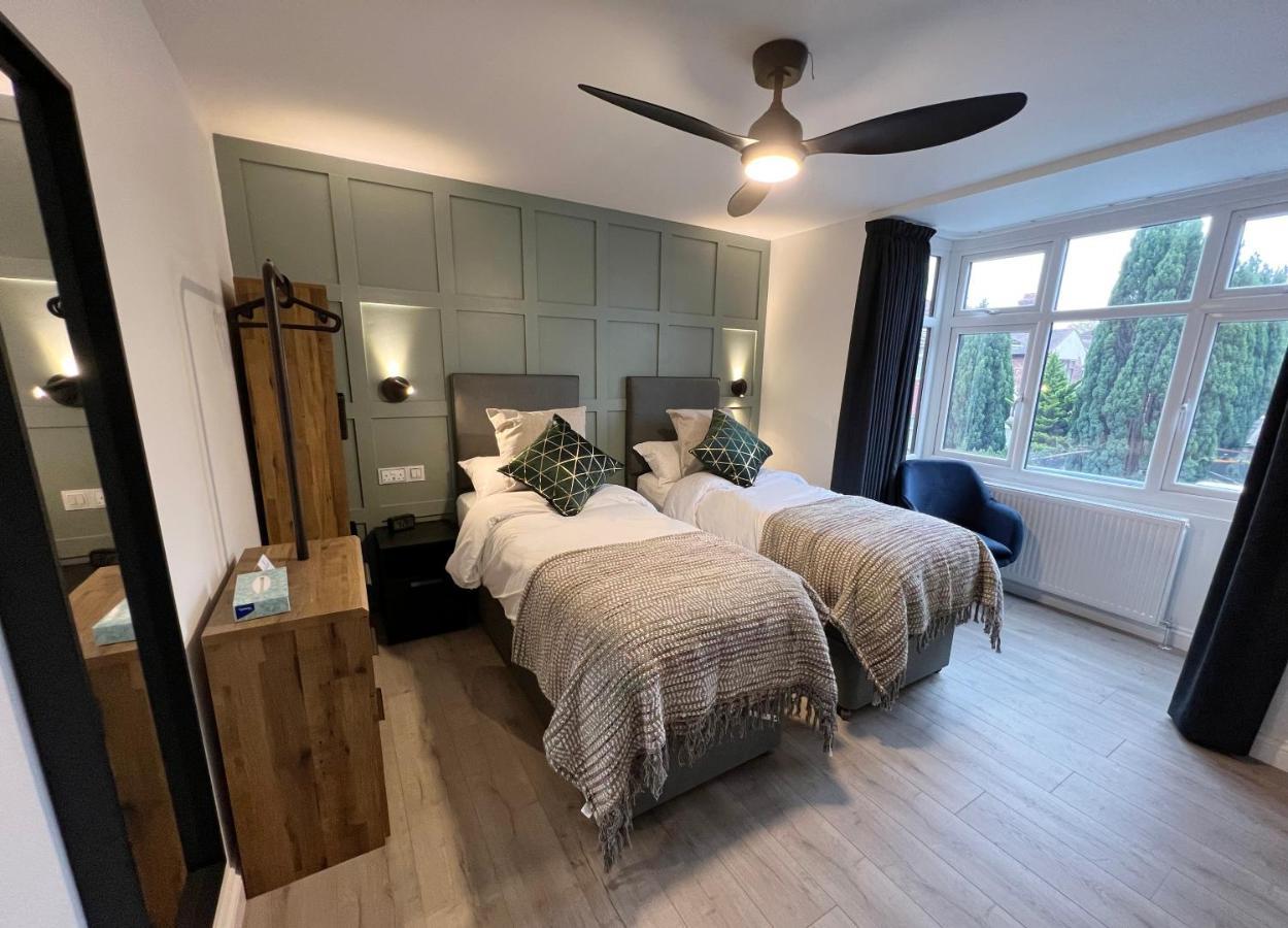United Home B&B Salford  Ngoại thất bức ảnh