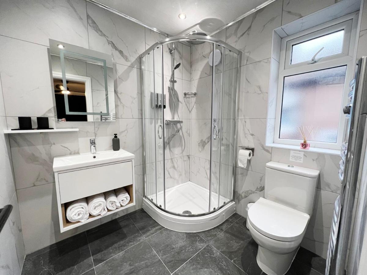 United Home B&B Salford  Ngoại thất bức ảnh